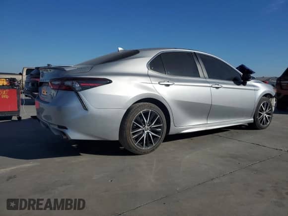 2022 Toyota Camry SE с VIN 4T1G11AKXNU712139, выставлен на аукционе Copart как лот 77199264 с пробегом 13 522 миль миль и Чистый • Clean title. История ставок и продаж доступна на DreamBid. Изображение 3.