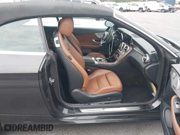 ✅ 2019 Mercedes-Benz C 300 • VIN: WDDWK8DB3KF795582 • Лот: 43096374. Опубликован ранее на IAAI с пробегом 58 976 миль. Бесплатный доступ к архиву аукционных продаж из США и подробный отчёт об истории автомобиля на DreamBid. Изображение 5.