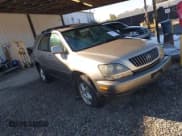 ✅ 2000 Lexus RX 300 • VIN: JT6HF10U0Y0123228 • Lot: 43501652. Listed on IAAI with 327,514 mi. Free auction sales archive from the USA and detailed vehicle history report at DreamBid. Image 1.