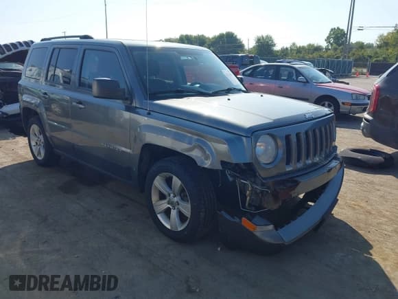 ✅ 2012 Jeep Patriot Latitude • VIN: 1C4NJPFA6CD662609 • Lot: 43213043. Wystawiony na IAAI z przebiegiem 218 708 mil. Bezpłatny archiwum sprzedaży aukcyjnych z USA i szczegółowy raport historii pojazdu na DreamBid. Zdjęcie 1.