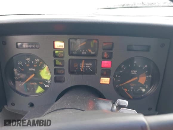 ✅ 1988 Pontiac Fiero • VIN: 1G2PE11R1JP210798 • Lot: 43472064. Wystawiony na IAAI z przebiegiem 136 233 mil. Bezpłatny archiwum sprzedaży aukcyjnych z USA i szczegółowy raport historii pojazdu na DreamBid. Zdjęcie 7.