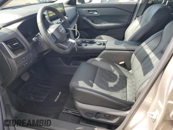 ✅ 2025 Nissan Rogue Platinum • VIN: JN8BT3DD6SW472349 • Lot: 68799345. Listed on Copart with 2,563 mi. Free auction sales archive from the USA and detailed vehicle history report at DreamBid. Image 7.