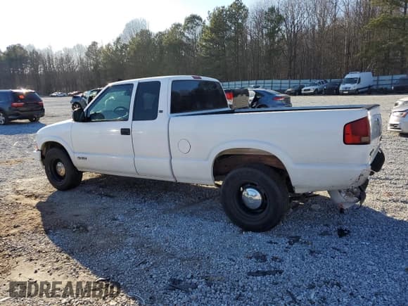 ✅ 2001 Chevrolet S-10 LS • VIN: 1GCCS19W718225703 • Лот: 86328204. Опубликован ранее на Copart с пробегом 243 471 миль. Бесплатный доступ к архиву аукционных продаж из США и подробный отчёт об истории автомобиля на DreamBid. Изображение 2.