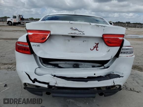 ✅ 2018 Jaguar XE 25t Premium • VIN: SAJAJ4FX7JCP26307 • Lot: 51324455. Wystawiony na Copart z przebiegiem 49 440 mil. Bezpłatny archiwum sprzedaży aukcyjnych z USA i szczegółowy raport historii pojazdu na DreamBid. Zdjęcie 6.