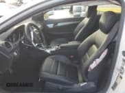 ✅ 2015 Mercedes-Benz C 250 • VIN: WDDGJ4HB6FG433210 • Lot: 49184935. Wystawiony na Copart z przebiegiem 84 864 mil. Bezpłatny archiwum sprzedaży aukcyjnych z USA i szczegółowy raport historii pojazdu na DreamBid. Zdjęcie 7.