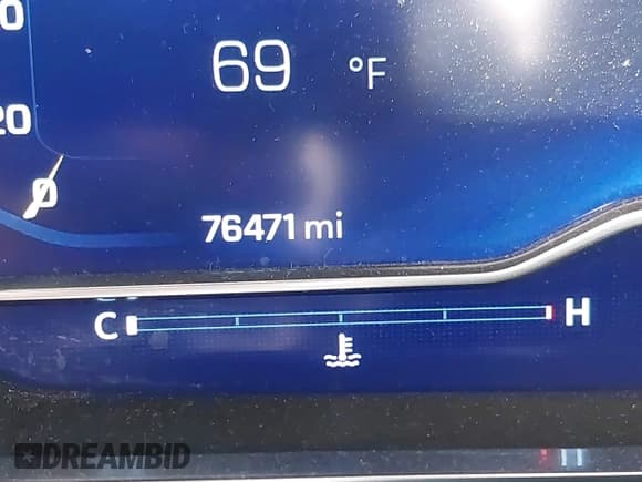 ✅ 2022 Chevrolet Suburban Premier • VIN: 1GNSKFKD5NR293216 • Lot: 41778432. Wystawiony na IAAI z przebiegiem 76 471 mil. Bezpłatny archiwum sprzedaży aukcyjnych z USA i szczegółowy raport historii pojazdu na DreamBid. Zdjęcie 15.