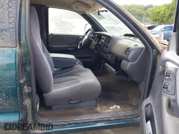 ✅ 1998 Dodge Dakota SLT • VIN: 1B7GL22X4WS554408 • Lot: 42202021. Wystawiony na IAAI z przebiegiem 147 765 mil. Bezpłatny archiwum sprzedaży aukcyjnych z USA i szczegółowy raport historii pojazdu na DreamBid. Zdjęcie 5.