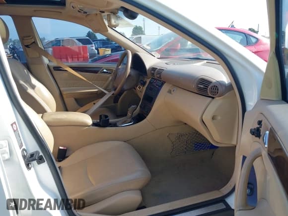 ✅ 2001 Mercedes-Benz C 320 • VIN: WDBRF64J11F073953 • Lot: 42824519. Wystawiony na IAAI z przebiegiem 115 109 mil. Bezpłatny archiwum sprzedaży aukcyjnych z USA i szczegółowy raport historii pojazdu na DreamBid. Zdjęcie 5.