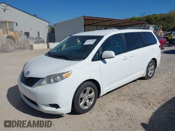 ✅ 2011 Toyota Sienna LE • VIN: 5TDKK3DC0BS146701 • Lot: 43435089. Listed on IAAI with 362,207 mi. Free auction sales archive from the USA and detailed vehicle history report at DreamBid. Image 17.