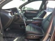 ✅ 2023 Cadillac XT6 FWD Luxury • VIN: 1GYKPAR47PZ113833 • Lot: 49066235. Wystawiony na Copart z przebiegiem 25 794 mil. Bezpłatny archiwum sprzedaży aukcyjnych z USA i szczegółowy raport historii pojazdu na DreamBid. Zdjęcie 7.