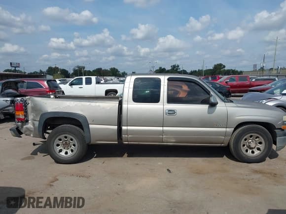 ✅ 2002 Chevrolet Silverado 1500 LS • VIN: 1GCEC19WX2Z111440 • Lot: 43529302. Wystawiony na IAAI z przebiegiem 334 234 mil. Bezpłatny archiwum sprzedaży aukcyjnych z USA i szczegółowy raport historii pojazdu na DreamBid. Zdjęcie 13.