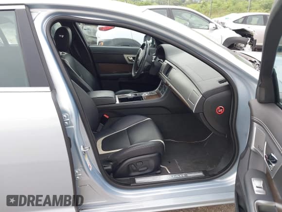 ✅ 2014 Jaguar XF SC • VIN: SAJWJ0EF3E8U13643 • Lot: 42689727. Wystawiony na IAAI z przebiegiem 47 560 mil. Bezpłatny archiwum sprzedaży aukcyjnych z USA i szczegółowy raport historii pojazdu na DreamBid. Zdjęcie 5.