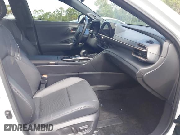 ✅ 2024 Toyota Crown XLE • VIN: JTDAAAAF4R3020760 • Lot: 42191441. Wystawiony na IAAI z przebiegiem 99 630 mil. Bezpłatny archiwum sprzedaży aukcyjnych z USA i szczegółowy raport historii pojazdu na DreamBid. Zdjęcie 5.