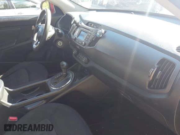 ✅ 2013 Kia Sportage LX • VIN: KNDPB3A2XD7500125 • Lot: 43320622. Wystawiony na IAAI z przebiegiem 211 997 mil. Bezpłatny archiwum sprzedaży aukcyjnych z USA i szczegółowy raport historii pojazdu na DreamBid. Zdjęcie 5.