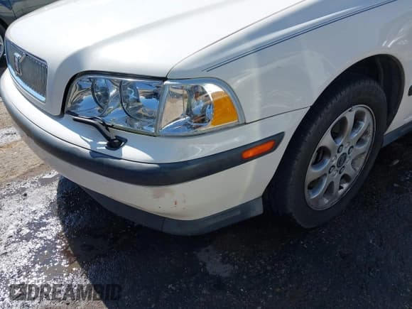 ✅ 2000 Volvo S40 • VIN: YV1VS2558YF479657 • Lot: 42652941. Listed on IAAI with 64,252 mi. Free auction sales archive from the USA and detailed vehicle history report at DreamBid. Image 6.