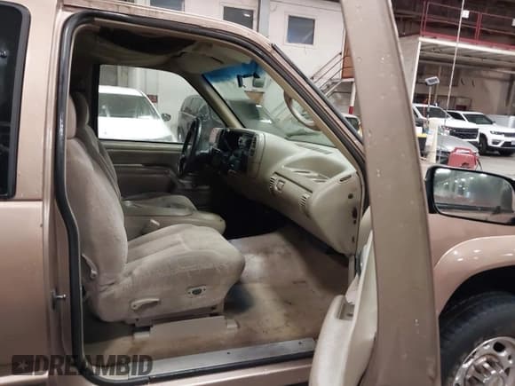 ✅ 1996 Chevrolet Silverado 2500 • VIN: 1GCGK29R3TE257960 • Лот: 43910139. Опубликован ранее на IAAI с пробегом 211 354 миль. Бесплатный доступ к архиву аукционных продаж из США и подробный отчёт об истории автомобиля на DreamBid. Изображение 5.