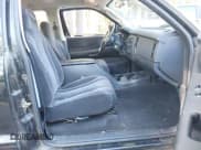 ✅ 2002 Dodge Dakota • VIN: 1B7GL32Z82S650933 • Lot: 43440418. Wystawiony na IAAI z przebiegiem Nie podano. Bezpłatny archiwum sprzedaży aukcyjnych z USA i szczegółowy raport historii pojazdu na DreamBid. Zdjęcie 5.