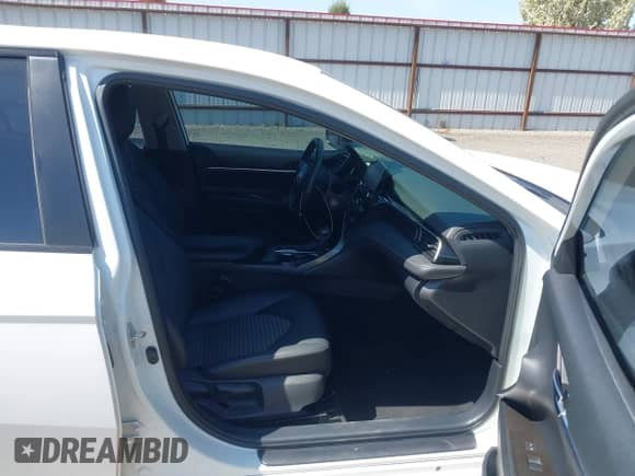 2021 Toyota Camry SE with VIN 4T1G11BK5MU020920, listed as a IAAI auction lot 42128509 with 40,498 mi miles and . Bid and sale history available at DreamBid. Image 5.