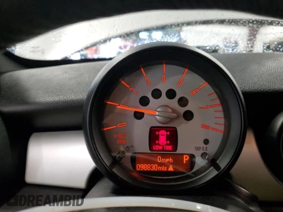 ✅ 2013 MINI Coupe • VIN: WMWSX1C50DT507354 • Lot: 48070765. Listed on Copart with 98,830 mi. Free auction sales archive from the USA and detailed vehicle history report at DreamBid. Image 9.