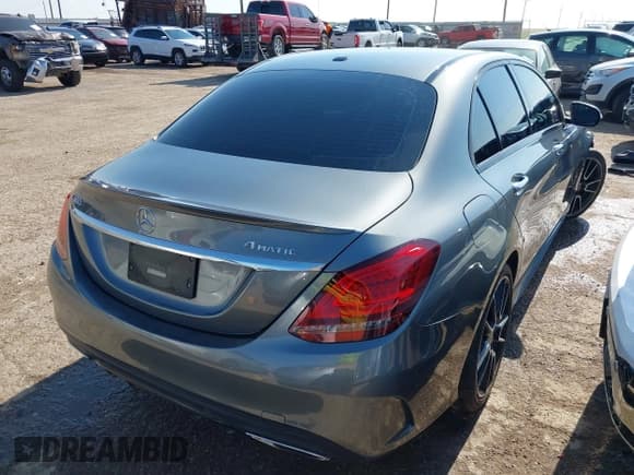 ✅ 2019 Mercedes-Benz C 300 • VIN: 55SWF8DB4KU315597 • Lot: 42873480. Wystawiony na IAAI z przebiegiem 56 169 mil. Bezpłatny archiwum sprzedaży aukcyjnych z USA i szczegółowy raport historii pojazdu na DreamBid. Zdjęcie 4.