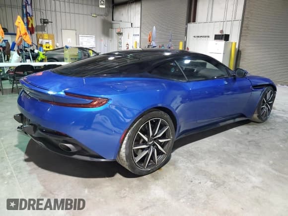 ✅ 2019 Aston Martin DB11 V8 • VIN: SCFRMFAWXKGL07303 • Lot: 43131055. Wystawiony na Copart z przebiegiem 20 687 mil. Bezpłatny archiwum sprzedaży aukcyjnych z USA i szczegółowy raport historii pojazdu na DreamBid. Zdjęcie 3.