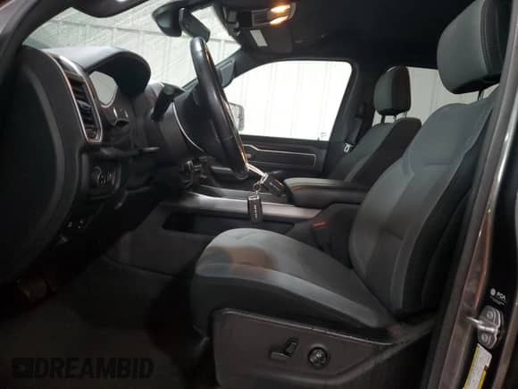 2021 Ram 1500 Big Horn z VIN 1C6SRFFT1MN605180, wystawiony jako Copart lot #90020175 z przebiegiem 49 615 mil mil oraz Szkoda całkowita • Salvage title. Historia ofert i sprzedaży dostępna na DreamBid. Obrazek 7.