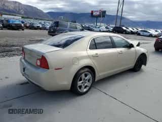 2010 Chevrolet Malibu 1LT z VIN 1G1ZC5EBXAF175496, wystawiony jako Copart lot #82523235 z przebiegiem 128 937 mil mil oraz Szkoda całkowita • Salvage title. Historia ofert i sprzedaży dostępna na DreamBid. Obrazek 3.