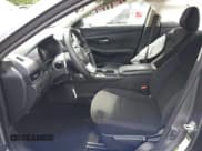 ✅ 2022 Nissan Sentra S • VIN: 3N1AB8BV4NY239377 • Lot: 42252371. Wystawiony na IAAI z przebiegiem 38 305 mil. Bezpłatny archiwum sprzedaży aukcyjnych z USA i szczegółowy raport historii pojazdu na DreamBid. Zdjęcie 5.