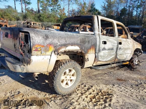 2006 GMC Sierra 1500 SLE1 с VIN 2GTEK13T161192988, выставлен на аукционе IAAI как лот 41094571 с пробегом Не указан миль и . История ставок и продаж доступна на DreamBid. Изображение 4.