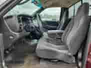 2000 Dodge Dakota Sport z VIN 1B7GG26N5YS650791, wystawiony jako Copart lot #63601765 z przebiegiem 80 841 mil mil oraz Szkoda całkowita • Salvage title. Historia ofert i sprzedaży dostępna na DreamBid. Obrazek 7.