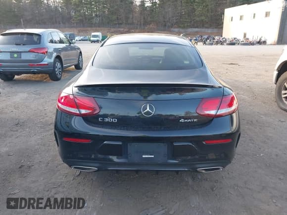 ✅ 2018 Mercedes-Benz C 300 • VIN: WDDWJ4KB0JF637536 • Lot: 40845998. Listed on IAAI with 49,846 mi. Free auction sales archive from the USA and detailed vehicle history report at DreamBid. Image 16.