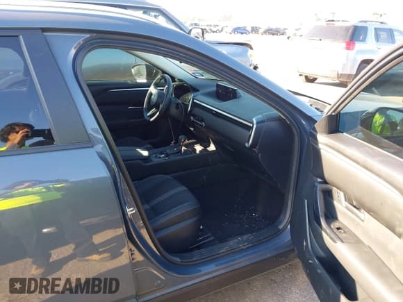 ✅ 2024 Mazda CX-50 S Preferred • VIN: 7MMVABBM2RN217211 • Lot: 43410951. Listed on IAAI with 14,009 mi. Free auction sales archive from the USA and detailed vehicle history report at DreamBid. Image 5.