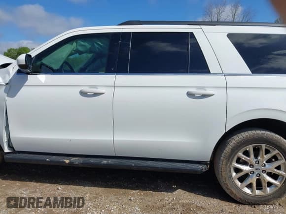 ✅ 2021 Ford Expedition Max XLT • VIN: 1FMJK1HT3MEA20184 • Lot: 41858965. Wystawiony na IAAI z przebiegiem 50 548 mil. Bezpłatny archiwum sprzedaży aukcyjnych z USA i szczegółowy raport historii pojazdu na DreamBid. Zdjęcie 14.