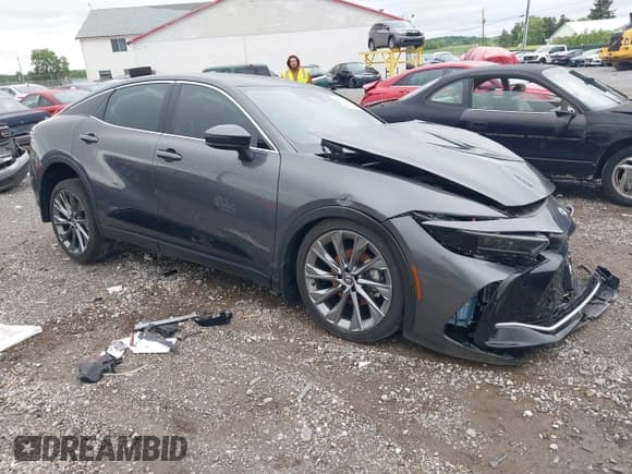 ✅ 2024 Toyota Crown XLE • VIN: JTDAAAAF8R3021149 • Lot: 42225940. Wystawiony na IAAI z przebiegiem 8 526 mil. Bezpłatny archiwum sprzedaży aukcyjnych z USA i szczegółowy raport historii pojazdu na DreamBid. Zdjęcie 1.