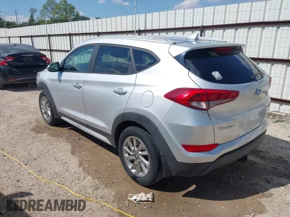 2018 Hyundai Tucson SEL z VIN KM8J33A41JU695772, wystawiony jako IAAI lot #43318562 z przebiegiem 104 982 mil mil oraz . Historia ofert i sprzedaży dostępna na DreamBid. Obrazek 3.
