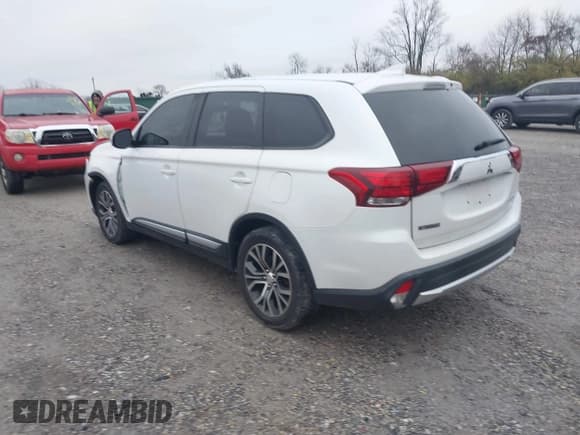 ✅ 2018 Mitsubishi Outlander SE • VIN: JA4AD3A37JZ000894 • Lot: 43715703. Listed on IAAI with 139,604 mi. Free auction sales archive from the USA and detailed vehicle history report at DreamBid. Image 3.