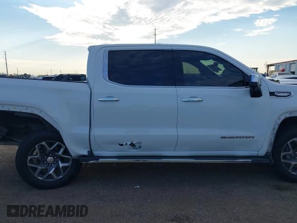 ✅ 2022 GMC Sierra 1500 SLT • VIN: 3GTUUDED9NG637299 • Lot: 43056400. Listed on IAAI with 70,985 mi. Free auction sales archive from the USA and detailed vehicle history report at DreamBid. Image 13.