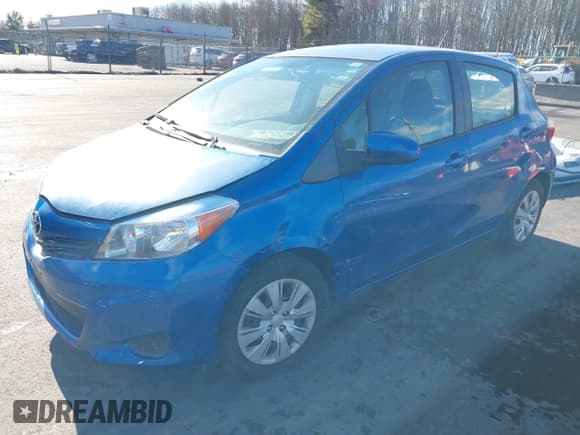 ✅ 2013 Toyota Yaris LE • VIN: JTDKTUD32DD563433 • Lot: 43745320. Wystawiony na IAAI z przebiegiem 165 136 mil. Bezpłatny archiwum sprzedaży aukcyjnych z USA i szczegółowy raport historii pojazdu na DreamBid. Zdjęcie 2.