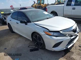 ✅ 2020 Toyota Camry XSE • VIN: 4T1KZ1AKXLU045797 • Лот: 43168302. Опубликован ранее на IAAI с пробегом 76 965 миль. Бесплатный доступ к архиву аукционных продаж из США и подробный отчёт об истории автомобиля на DreamBid. Изображение 1.