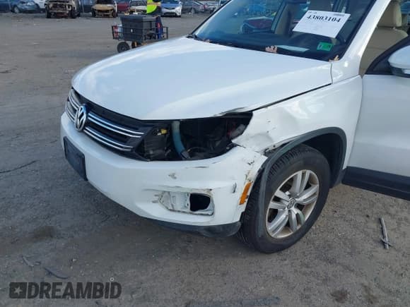 ✅ 2017 Volkswagen Tiguan S • VIN: WVGBV7AX7HK000183 • Lot: 43803104. Wystawiony na IAAI z przebiegiem 94 265 mil. Bezpłatny archiwum sprzedaży aukcyjnych z USA i szczegółowy raport historii pojazdu na DreamBid. Zdjęcie 6.
