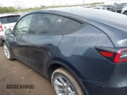 ✅ 2024 Tesla Model Y Long Range • VIN: 7SAYGDEE5RA226317 • Lot: 42025891. Wystawiony na IAAI z przebiegiem 23 995 mil. Bezpłatny archiwum sprzedaży aukcyjnych z USA i szczegółowy raport historii pojazdu na DreamBid. Zdjęcie 15.