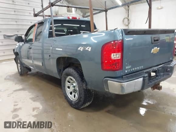 ✅ 2011 Chevrolet Silverado 1500 LS • VIN: 1GCRKREA8BZ268901 • Lot: 42717299. Wystawiony na IAAI z przebiegiem 117 725 mil mil. Skorzystaj z bezpłatnego archiwum sprzedaży aukcyjnych z USA i zobacz szczegółowy raport historii pojazdu na DreamBid. Zdjęcie 3.
