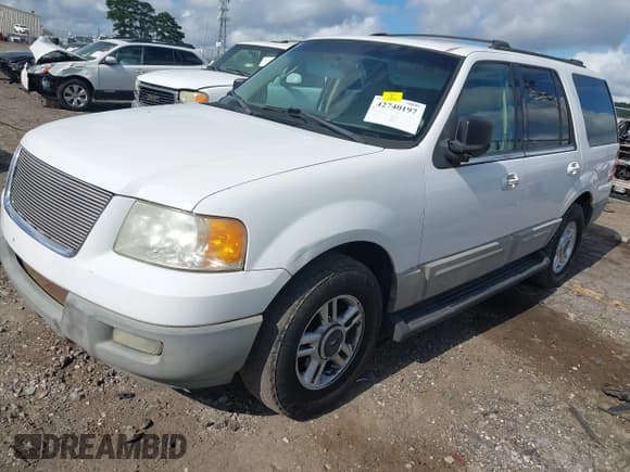 ✅ 2003 Ford Expedition Special Service • VIN: 1FMPU15L93LA91232 • Lot: 42740197. Wystawiony na IAAI z przebiegiem 322 542 mil. Bezpłatny archiwum sprzedaży aukcyjnych z USA i szczegółowy raport historii pojazdu na DreamBid. Zdjęcie 17.