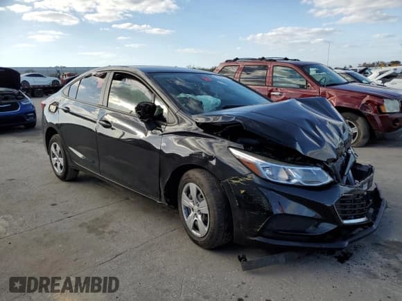 ✅ 2018 Chevrolet Cruze LS • VIN: 1G1BC5SM5J7171101 • Lot: 40264313. Listed on Copart with 32,868 mi. Free auction sales archive from the USA and detailed vehicle history report at DreamBid. Image 4.