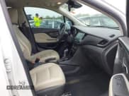 ✅ 2017 Buick Encore Premium • VIN: KL4CJHSB1HB141192 • Lot: 41904972. Wystawiony na IAAI z przebiegiem 81 954 mil. Bezpłatny archiwum sprzedaży aukcyjnych z USA i szczegółowy raport historii pojazdu na DreamBid. Zdjęcie 5.