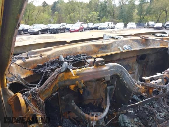 2011 Chevrolet Silverado 2500HD LT z VIN 1GC2KXCG6BZ138869, wystawiony jako IAAI lot #43311272 z przebiegiem Nie podano mil oraz . Historia ofert i sprzedaży dostępna na DreamBid. Obrazek 7.