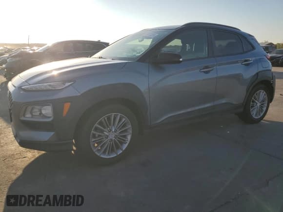 ✅ 2018 Hyundai Kona SEL • VIN: KM8K22AA4JU137499 • Лот: 71777324. Опубликован ранее на Copart с пробегом 101 691 миль. Бесплатный доступ к архиву аукционных продаж из США и подробный отчёт об истории автомобиля на DreamBid. Изображение 1.