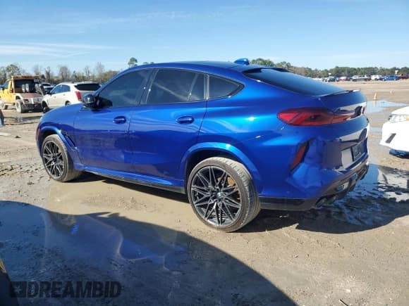 ✅ 2022 BMW X6 M • VIN: 5YMCY0C06N9M63613 • Lot: 80464644. Wystawiony na Copart z przebiegiem 16 762 mil. Bezpłatny archiwum sprzedaży aukcyjnych z USA i szczegółowy raport historii pojazdu na DreamBid. Zdjęcie 2.