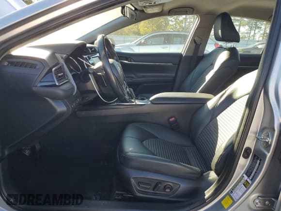 ✅ 2019 Toyota Camry SE • VIN: 4T1B11HK4KU255985 • Лот: 82487775. Опубликован ранее на Copart с пробегом 43 389 миль. Бесплатный доступ к архиву аукционных продаж из США и подробный отчёт об истории автомобиля на DreamBid. Изображение 7.