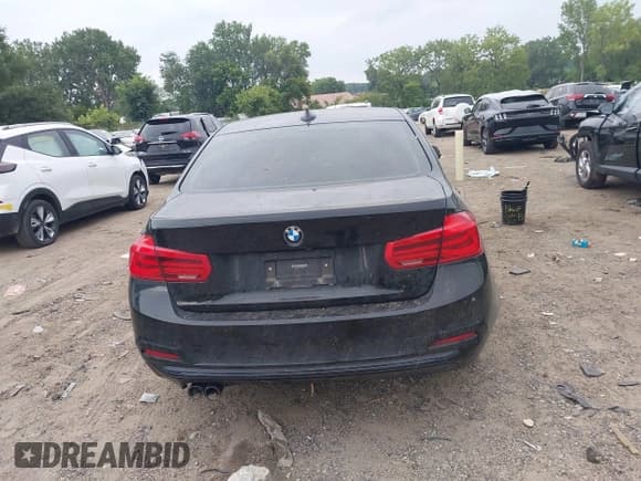 ✅ 2018 BMW 3 Series 330i xDrive • VIN: WBA8D9C53JA616349 • Лот: 43064534. Опубликован ранее на IAAI с пробегом 59 466 миль. Бесплатный доступ к архиву аукционных продаж из США и подробный отчёт об истории автомобиля на DreamBid. Изображение 16.